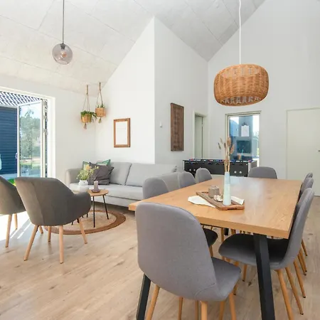 4 Bedroom In Romo